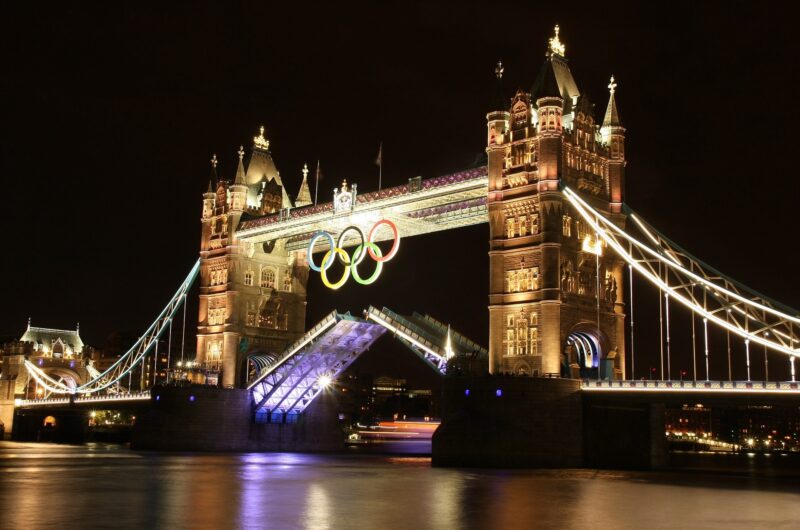 I cerchi olimpici sul Tower Bridge