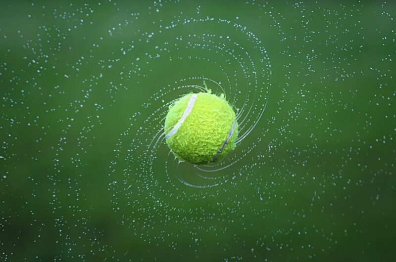 Una pallina da tennis